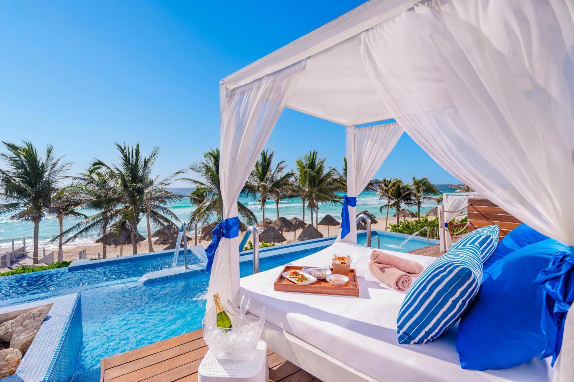 The Pyramid Cancun By Oasis Exterior photo A pool at the Grand Palladium Hotel